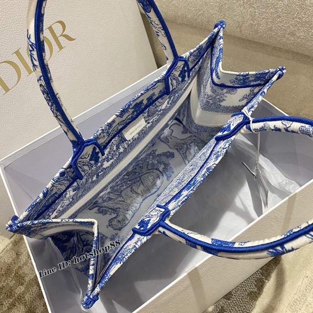 Dior專櫃2022新款購物女包 迪奧中號圓版Tote茹伊印花最新縷空系列手袋 fkd1443